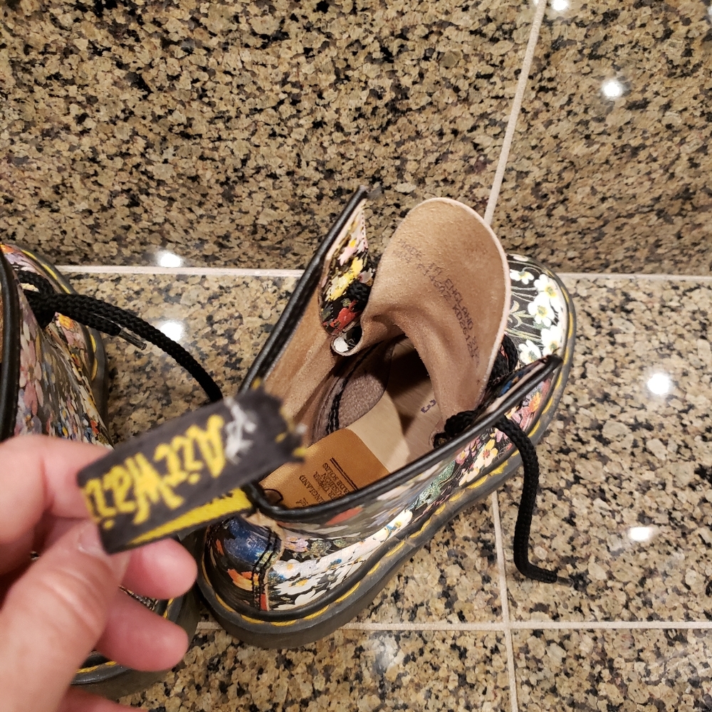 Dr. Martens VTG 90"s Floral Combat boot - Picture 8 of 13